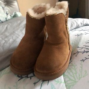 Size 7 toddler uggs